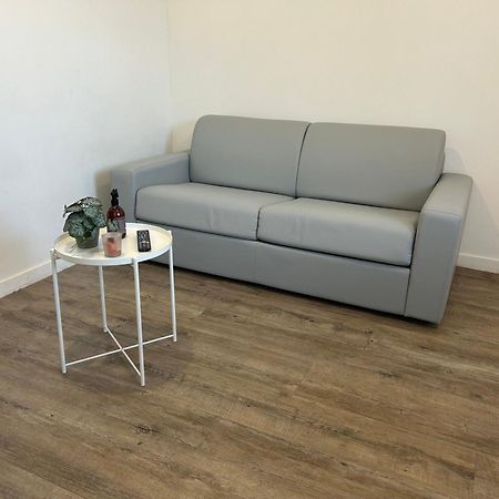 superbe studio meublé avec parking Maubeuge Esterno foto