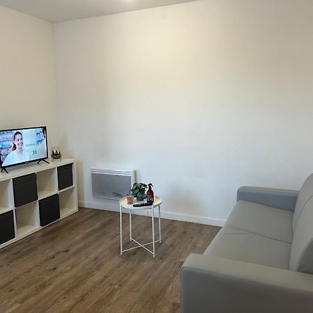 superbe studio meublé avec parking Maubeuge Esterno foto