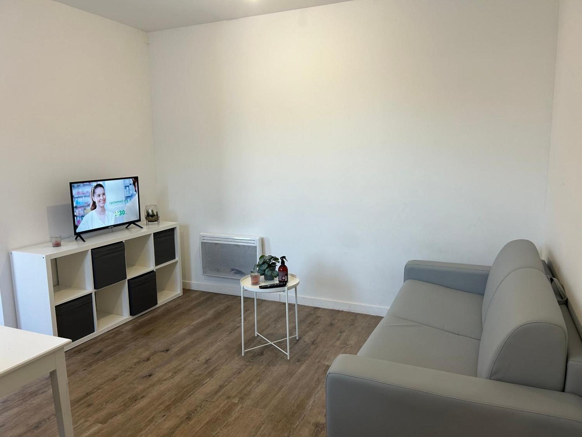 superbe studio meublé avec parking Maubeuge Esterno foto