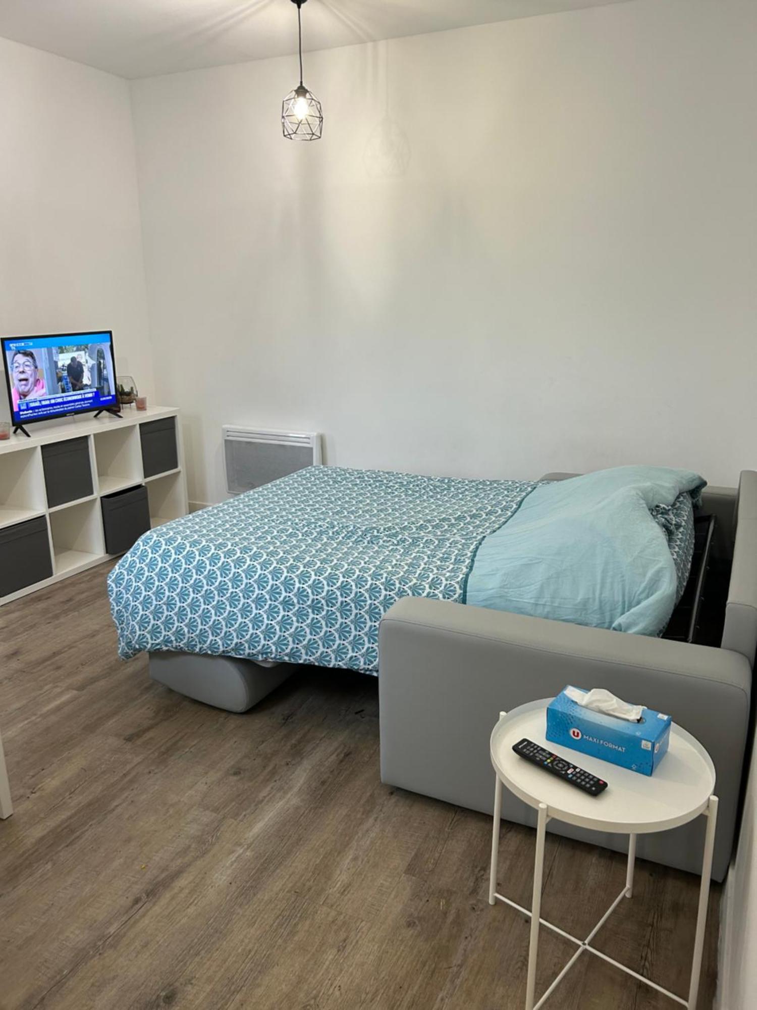 superbe studio meublé avec parking Maubeuge Esterno foto