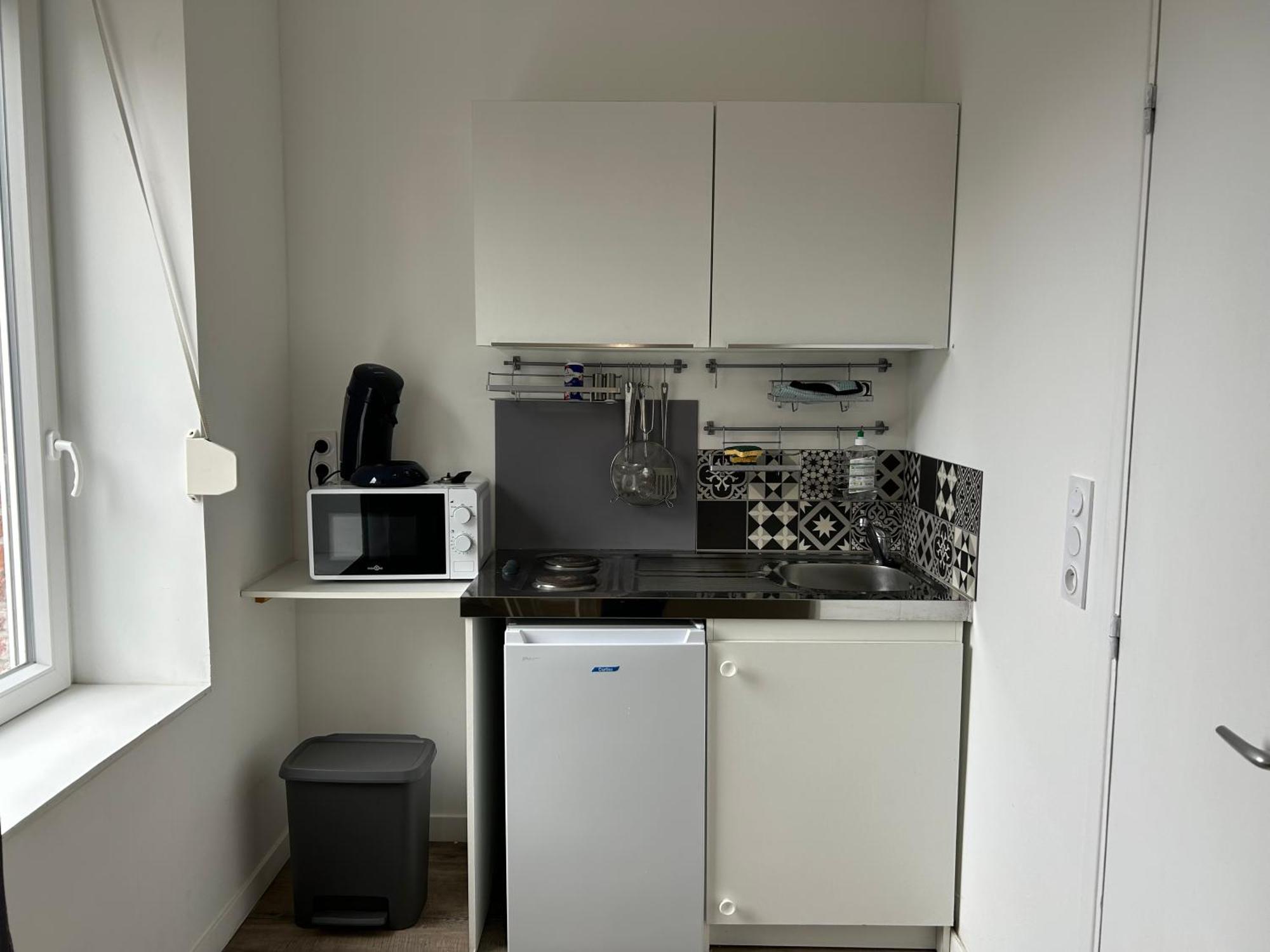 superbe studio meublé avec parking Maubeuge Esterno foto