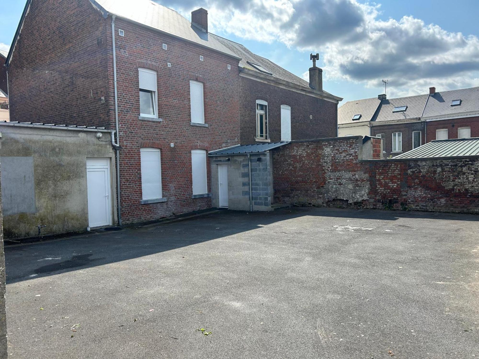 superbe studio meublé avec parking Maubeuge Esterno foto